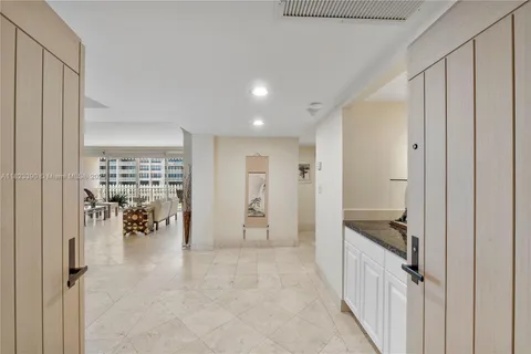 3 Grove Isle Dr # C706, Miami FL 33133