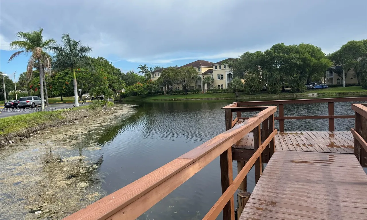 250 Jacaranda Dr # 309, Plantation FL 33324