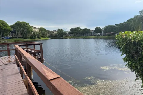 250 Jacaranda Dr # 309, Plantation FL 33324