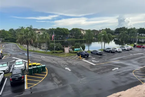 250 Jacaranda Dr # 309, Plantation FL 33324
