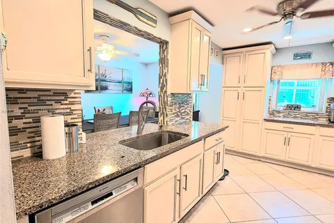 1711 SW 22nd St, Boynton Beach FL 33426