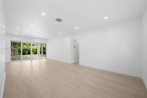 1617 Washington St, Hollywood FL 33020