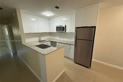 1017 SE 22nd Ave # 207, Pompano Beach FL 33062