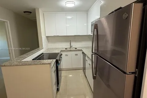 1017 SE 22nd Ave # 207, Pompano Beach FL 33062