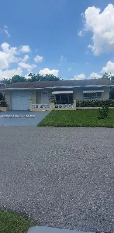4926 NW 48th Ave, Tamarac FL 33319