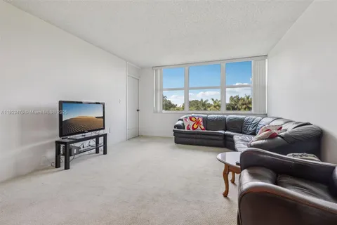 900 Saint Charles Pl # 420, Pembroke Pines FL 33026
