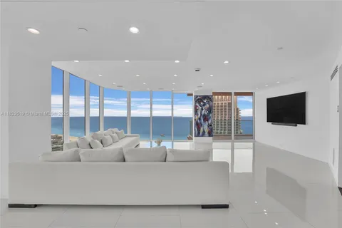 300 S Pointe Dr # 3405, Miami Beach FL 33139