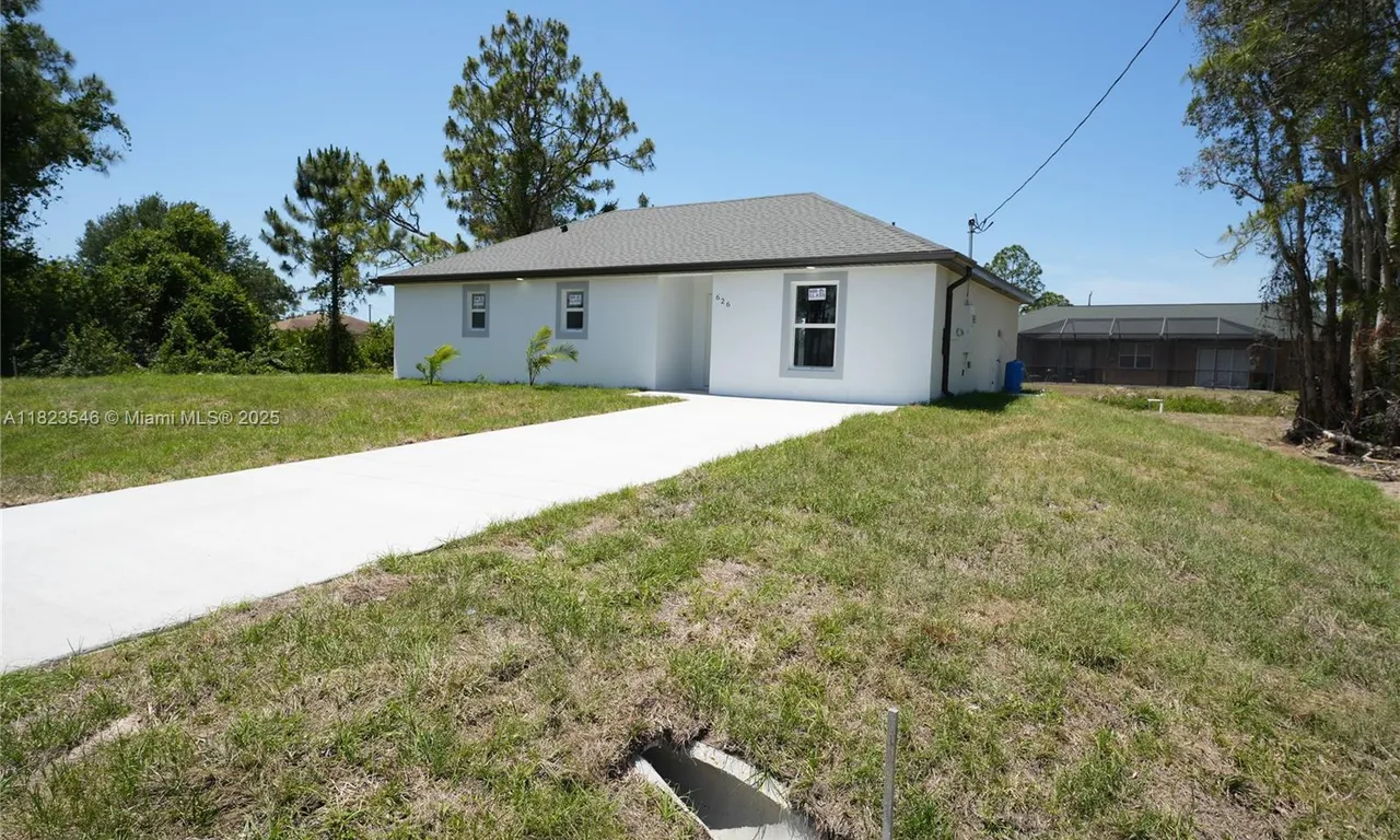 626 Hobart Ave S, Lehigh Acres FL 33974