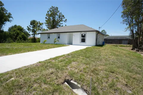 626 Hobart Ave S, Lehigh Acres FL 33974