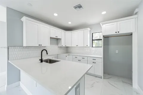 626 Hobart Ave S, Lehigh Acres FL 33974