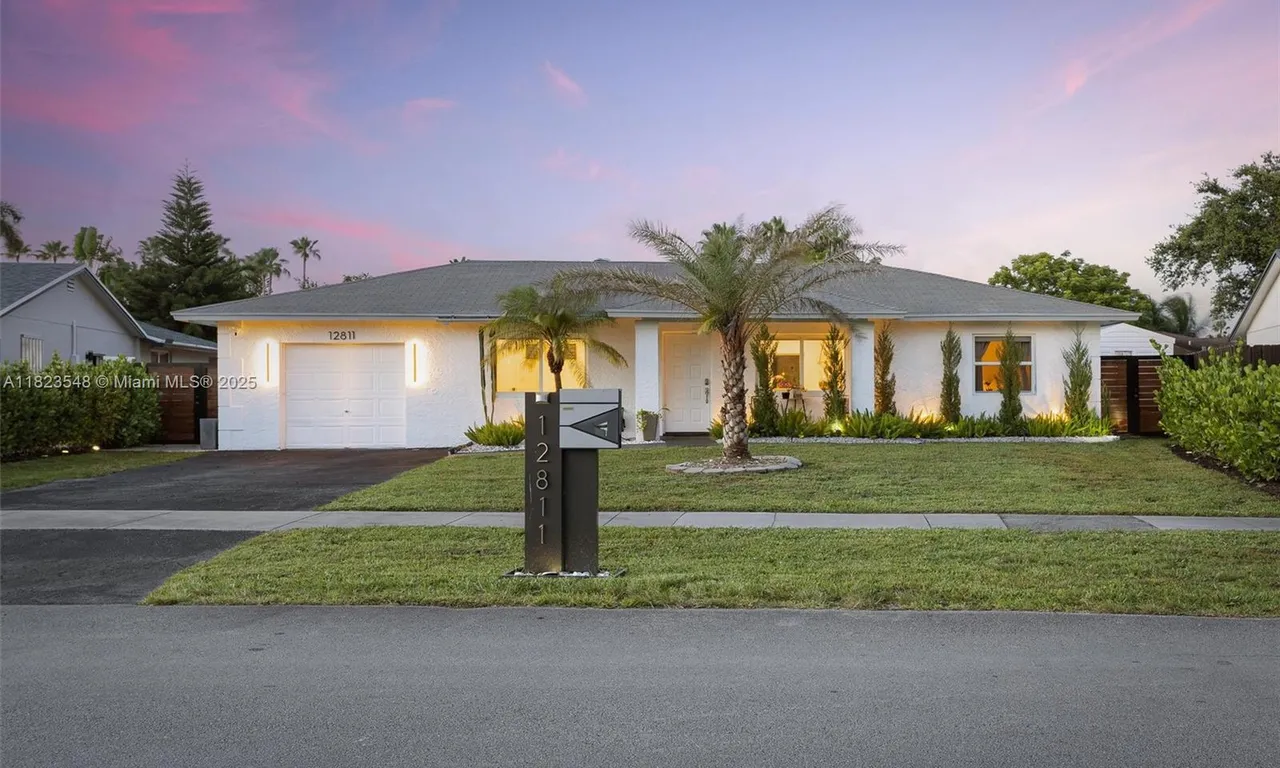 12811 SW 9th Pl, Davie FL 33325