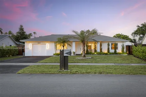 12811 SW 9th Pl, Davie FL 33325