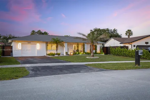 12811 SW 9th Pl, Davie FL 33325