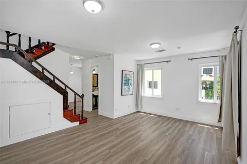 655 85th St # 1, Miami Beach FL 33141