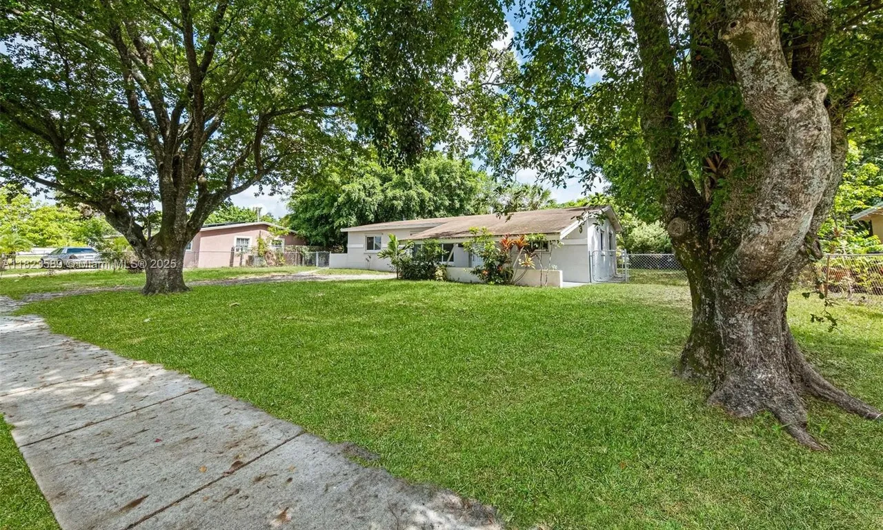 3841 NW 7th Ct, Lauderhill FL 33311