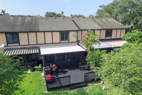 9264 NW 49th Pl, Sunrise FL 33351