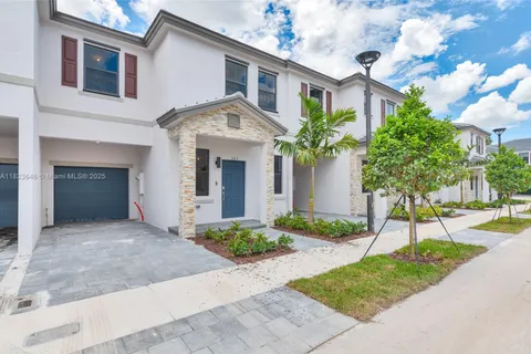523 SW 19th Ter, Fort Lauderdale FL 33312