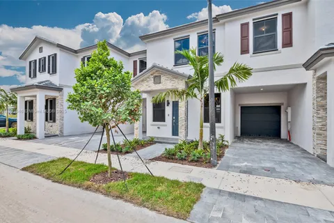 523 SW 19th Ter, Fort Lauderdale FL 33312