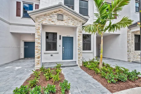 523 SW 19th Ter, Fort Lauderdale FL 33312