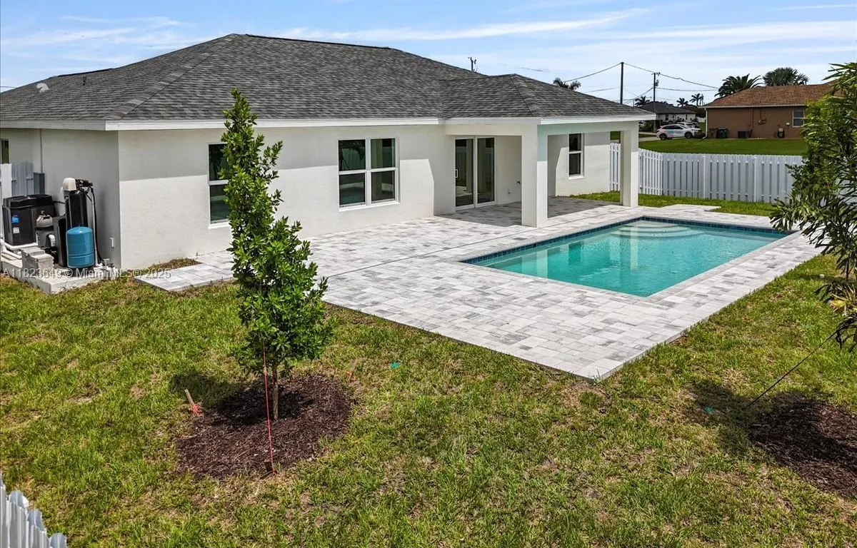 1220 NW 14th PL, Cape Coral FL 33993