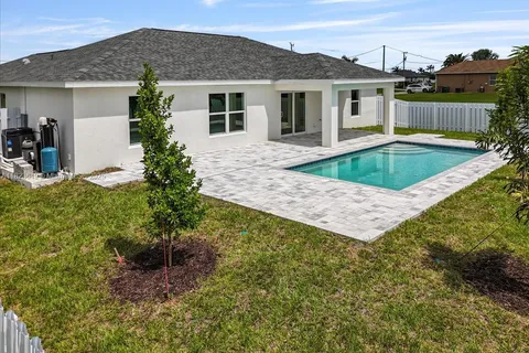 1220 NW 14th PL, Cape Coral FL 33993