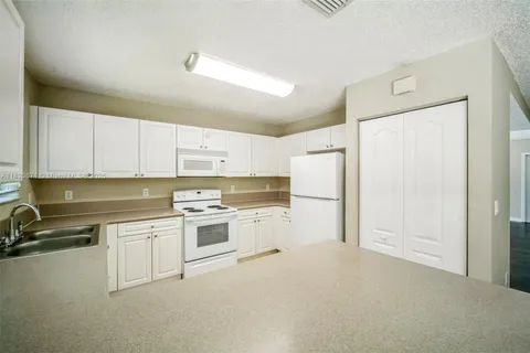 8995 SW 213th St, Cutler Bay FL 33189