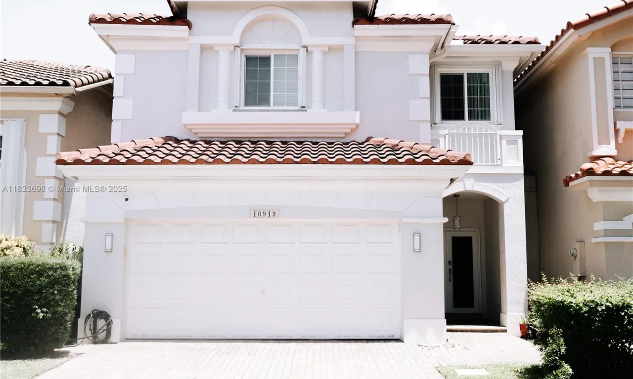 10919 NW 67th Ter, Doral FL 33178