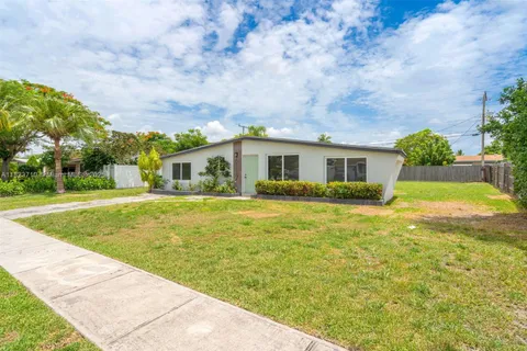 6117 NW 9th St, Margate FL 33063