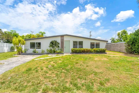 6117 NW 9th St, Margate FL 33063