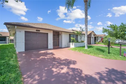 2035 SW 15th Ct, Deerfield Beach FL 33442