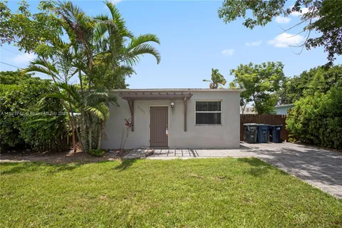 5900 SW 62nd Ter, South Miami FL 33143