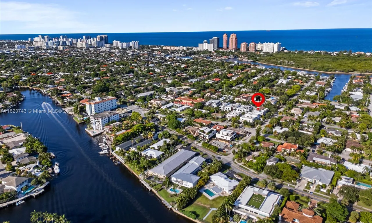 2515 NE 18th St, Fort Lauderdale FL 33305