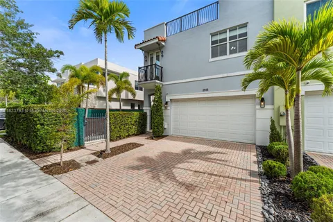 2515 NE 18th St, Fort Lauderdale FL 33305