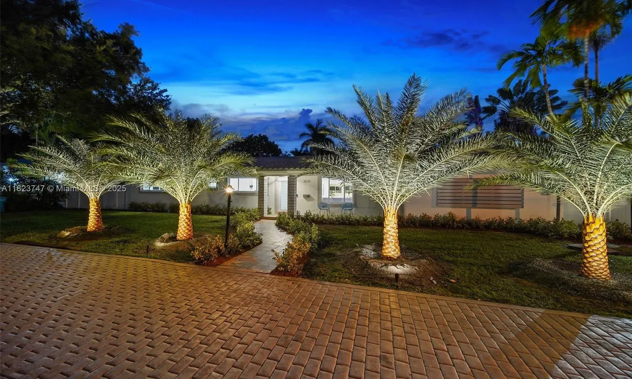 11530 NE 7th Ave, Biscayne Park FL 33161