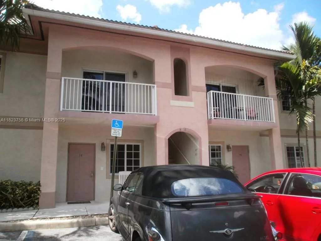 4812 WASHINGTON ST # 8, Hollywood FL 33021