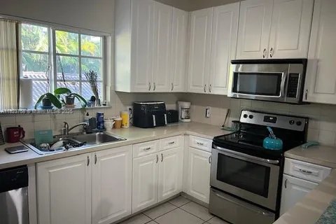 4812 WASHINGTON ST # 8, Hollywood FL 33021