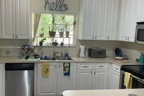 4812 WASHINGTON ST # 8, Hollywood FL 33021
