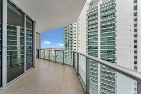 1300 Brickell Bay Dr # 3904, Miami FL 33131