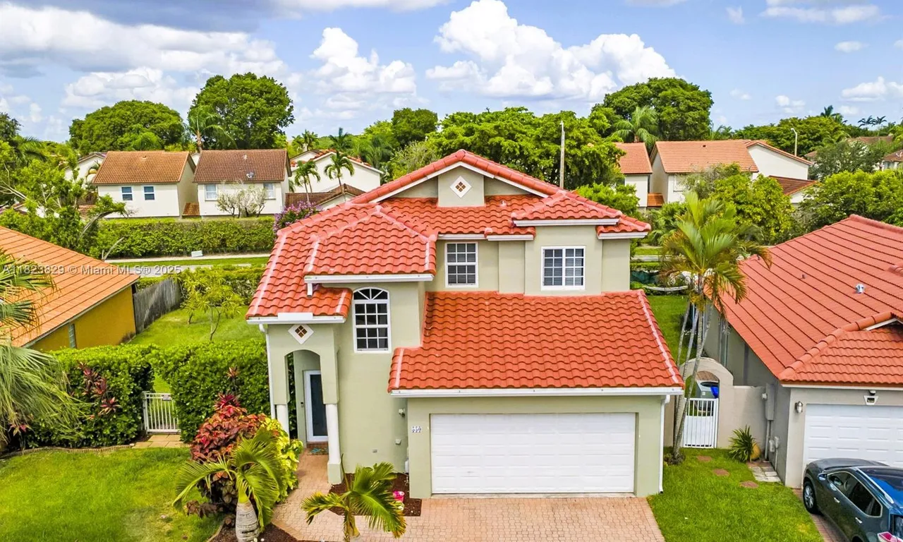 550 NW 107th Ave, Pembroke Pines FL 33026