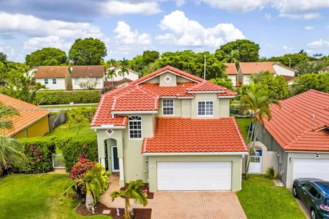 550 NW 107th Ave, Pembroke Pines FL 33026