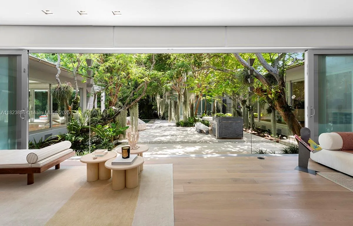 11 La Gorce Cir, Miami Beach FL 33141