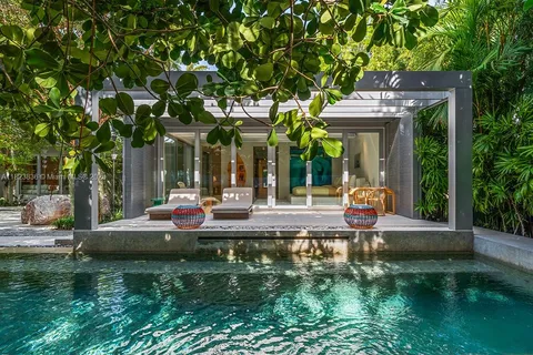 11 La Gorce Cir, Miami Beach FL 33141