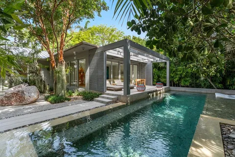 11 La Gorce Cir, Miami Beach FL 33141