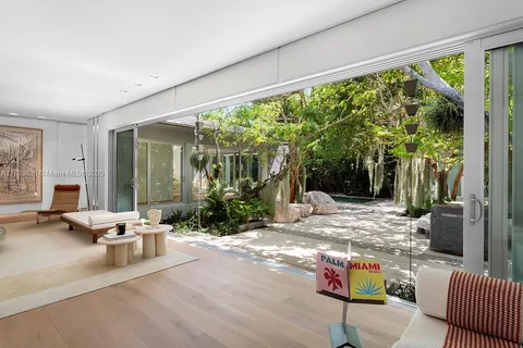 11 La Gorce Cir, Miami Beach FL 33141