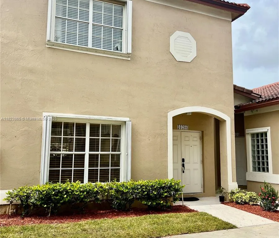 16206 Emerald Cove Rd, Weston FL 33331