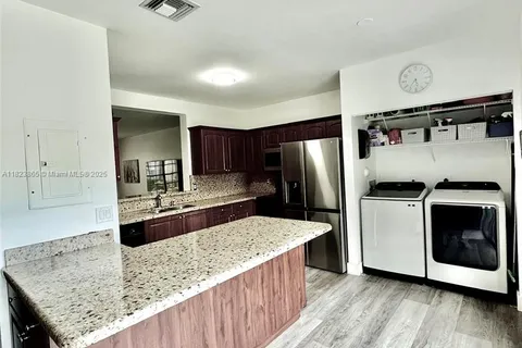16206 Emerald Cove Rd, Weston FL 33331