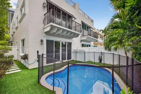 459 SW 5th Ave, Fort Lauderdale FL 33315
