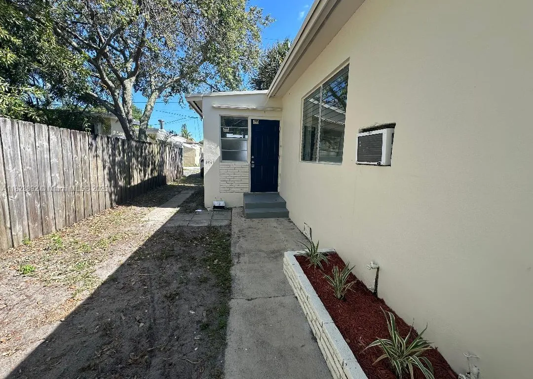 1948 Lincoln St # 2, Hollywood FL 33020