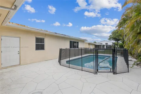 156 SW 126th Ave, Plantation FL 33325