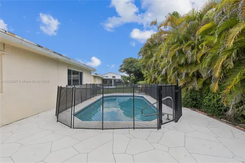 156 SW 126th Ave, Plantation FL 33325